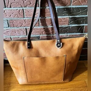 SOLD Portland Leather DUNE oversized zip tote EUC